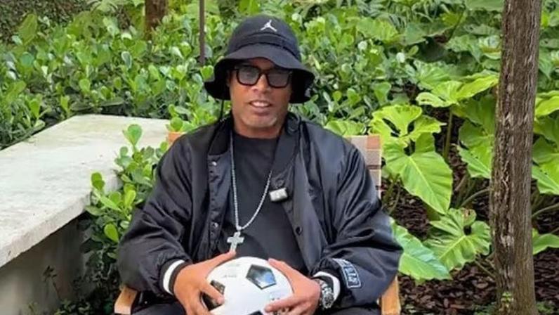 Ronaldinho Gaúcho não atende fãs mirins em Portugal