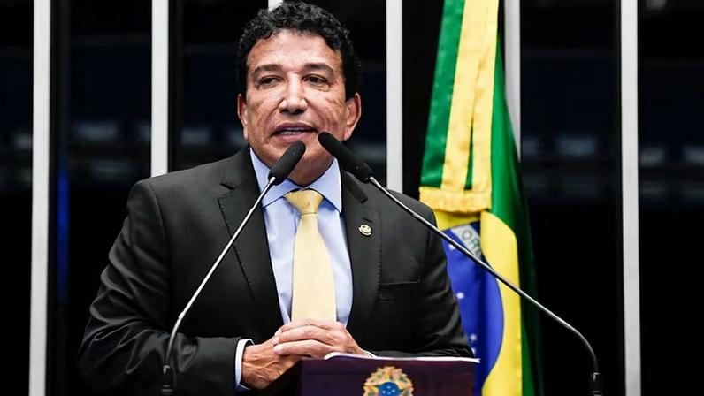 Magno Malta está internado desde quinta-feira (30)