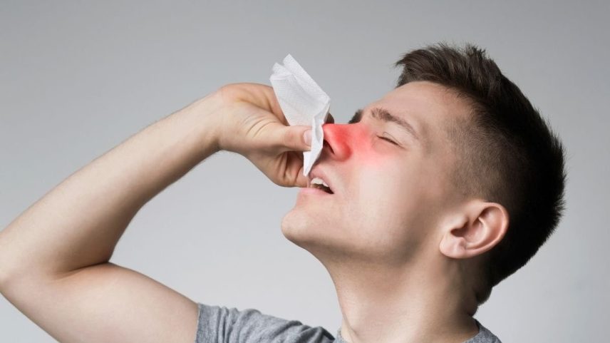 Estudo associa alergia e Alzheimer em idosos. (Foto: Prostock-studio via Canva)