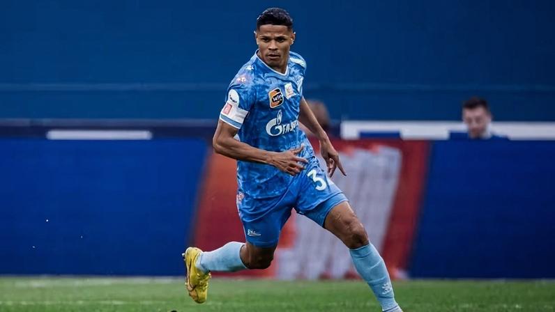 Douglas Santos, lateral do Brasil, recusa chance na seleção russa