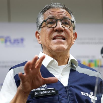 Padilha critica politização e Anvisa avalia ações de vídeos de beber detergente