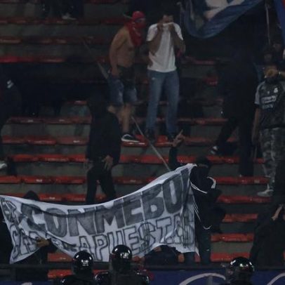 Flamengo ganha três pontos sem jogar por vandalismo de torcidas do Medellín