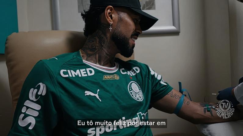 Confira as primeiras imagens e palavras do zagueiro argentino Alexander Barboza, novo reforço do Palmeiras para a temporada; ele assinou com o clube até o fim de 2028.