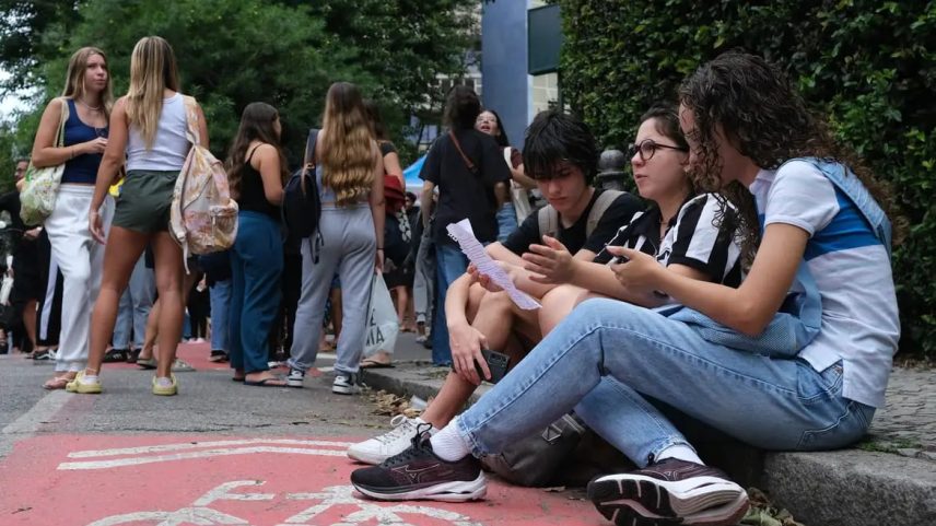Estudantes relatam ao R7 Planalto desafios da permanência no ensino superior