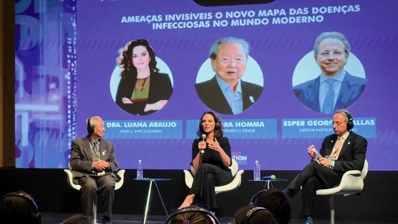 O painel contou com a presença de Esper Kallás, diretor do Instituto Butantan.