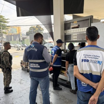 Posto é interditado por esquema eletrônico que alterava litragem de bombas no Engenho Novo