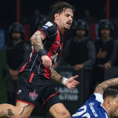 Vitória goleia o Coritiba; Athletico-PR e Grêmio ficam 0 a 0