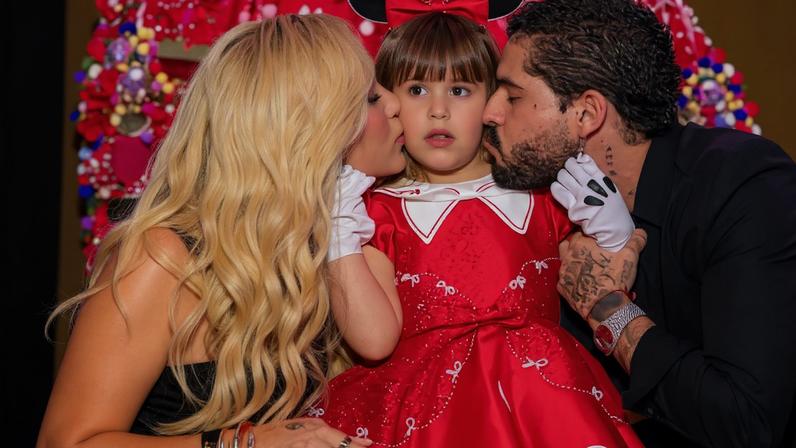 Leonardo surge com a neta após faltar à festa de 5 anos