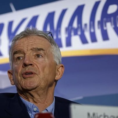 Ryanair registra €2,14 bi no FY2026, alta de 32% e previsão de mais passageiros