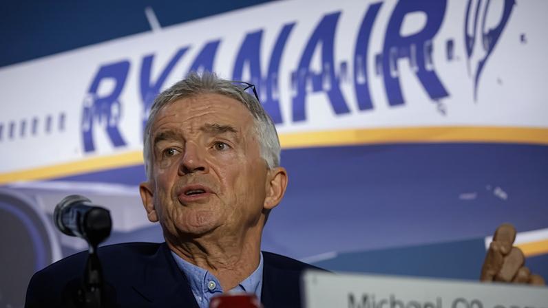 Ryanair registra €2,14 bi no FY2026, alta de 32% e previsão de mais passageiros