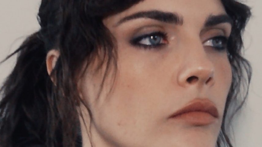 Cara Delevingne revela conselho de Taylor Swift para carreira musical