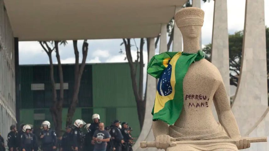 Defesa de 'Débora do batom' aciona STF após nova lei da dosimetria