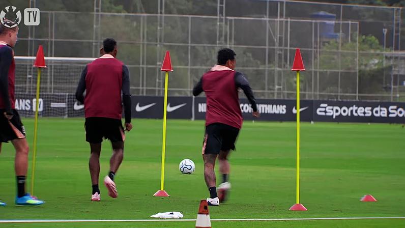 A equipe corinthiana encerrou a preparação para enfrentar o Peñarol (URU); delegação do Corinthians seguiu para Montevidéu (URU) para a partida no Estádio Campeón del Siglo.