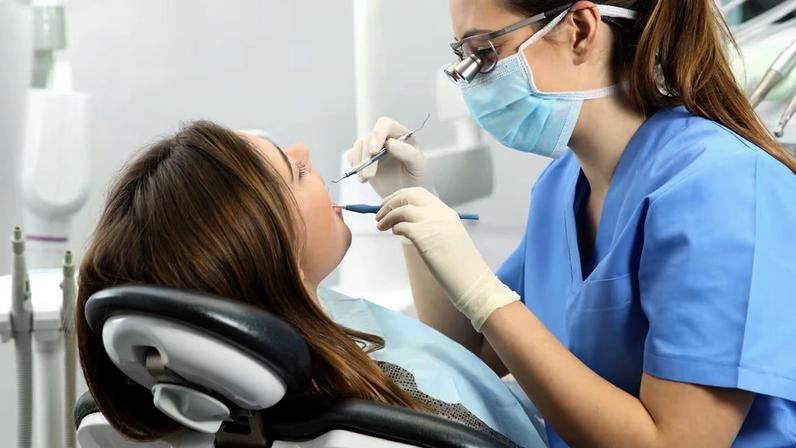 Avanços na odontologia têm tornado as consultas mais tranquilas para quem tem medo do dentista