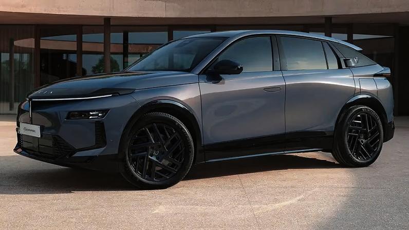 Lancia Gamma azul estacionado na Europa