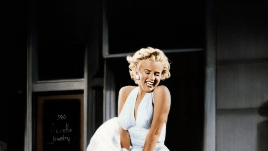 Catherine Deneuve presta homenagem a Marilyn Monroe em novo livro fotográfico