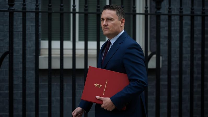 O secretário de Saúde do Reino Unido, Wes Streeting, chega a Downing Street para uma reunião semanal do Gabinete em Londres, Reino Unido, em 12 de maio de 2026.