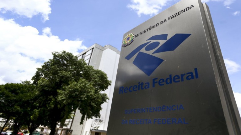 Arrecadação federal ultrapassa R$ 1 trilhão em 2026
