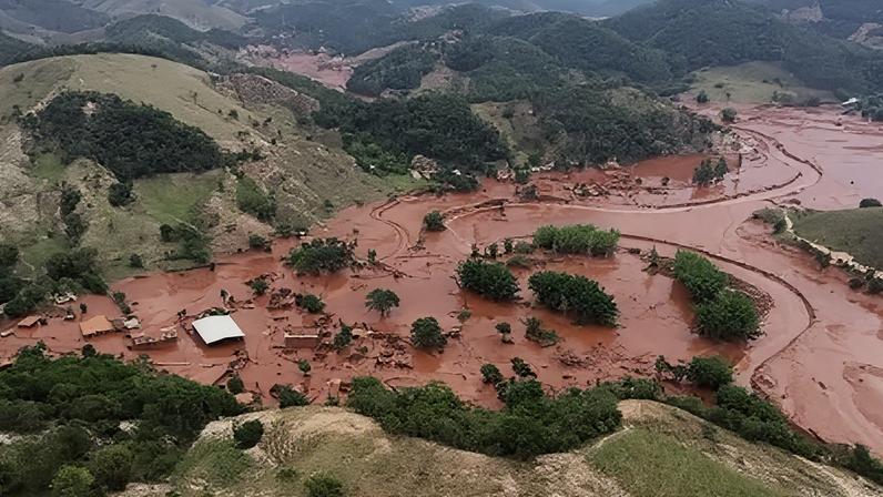 Rompimento da barragem de Fundão, em Mariana, ocorreu em 2015