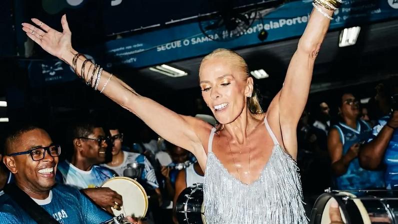 Adriane Galisteu (Reprodução/ André Queiroz/Instagram)