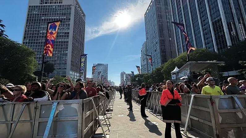 Policiais atuam durante a Virada Cultural 2025 em São Paulo