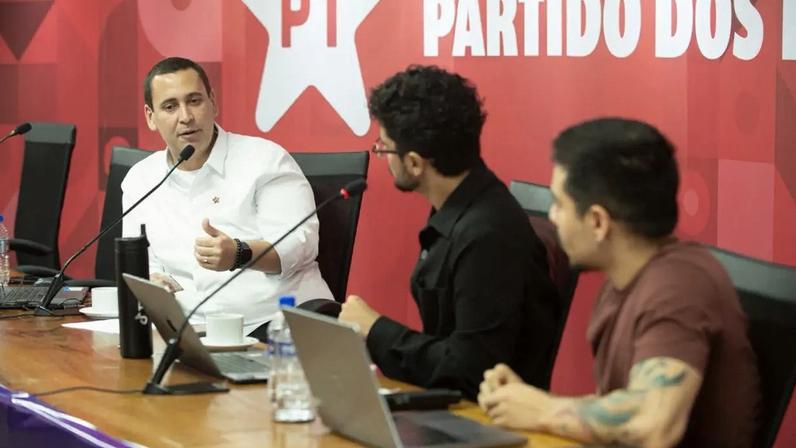 Em destaque, o secretário nacional de Comunicação do PT, Éden Valadares