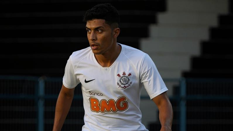 Kauê Moreira de Souza em ação durante treino do Corinthians