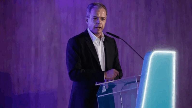 Fim da escala 6x1 compromete voos internacionais, afirma setor aéreo