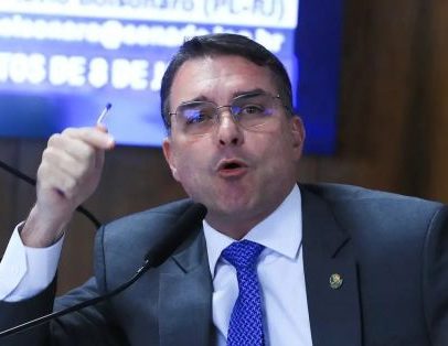 Flávio Bolsonaro defende CPI Master como forma de separar criminosos de inocentes