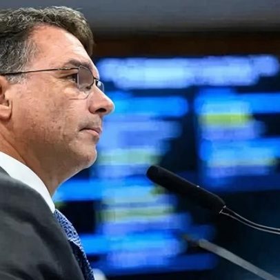 Flávio Bolsonaro propõe PEC para reduzir maioridade penal