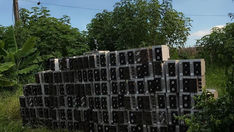 Sistema de computadores para mineração clandestina de criptomoedas descoberto em zona rural do DF: atividade é nova frente explorada por organizações criminosas