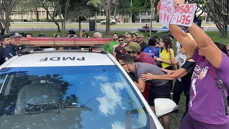 PMDF atua em confusão durante ato de 1º de Maio em Brasília