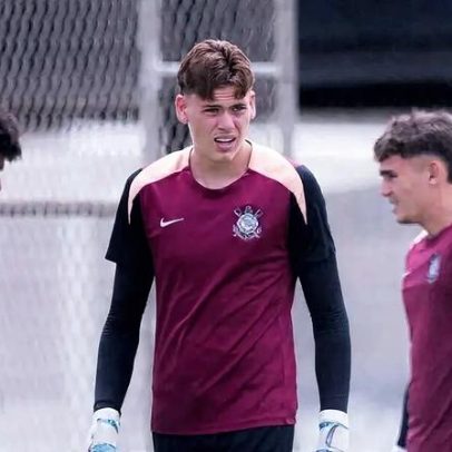 Corinthians renova com goleiro de 2 metros, campeão pela Seleção