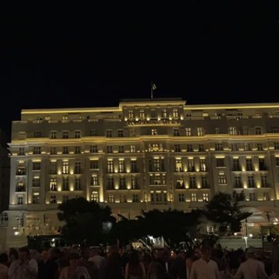 Saia justa política envolve hotel com Shakira