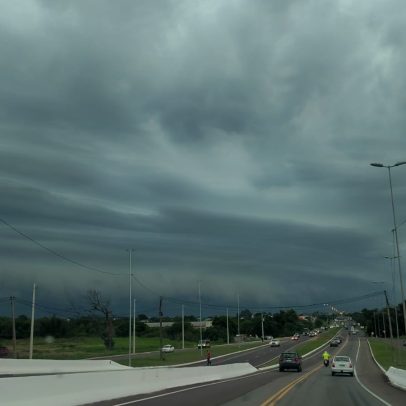 Temporais e ventos fortes no Rio Grande do Sul antes de queda de temperatura