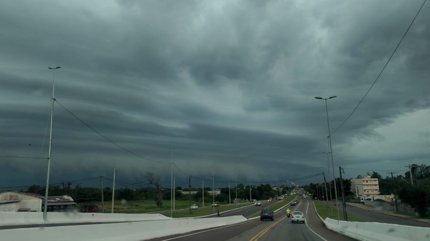 Temporais e ventos fortes no Rio Grande do Sul antes de queda de temperatura