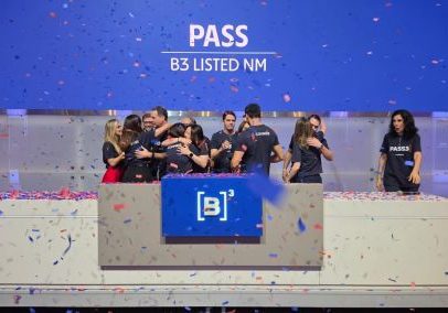 Ações da Compass recuam na estreia na B3 após IPO