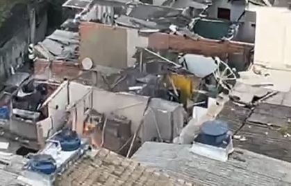 Um prédio explodiu e causou um incêndio no bairro Alvorada, na região do Jaguaré, na Zona Oeste de São Paulo. Inicialmente, há a suspeita de que a explosão foi possivelmente provocada por gás liquefeito de petróleo (GLP). O caso aconteceu na tarde desta segunda-feira (11)