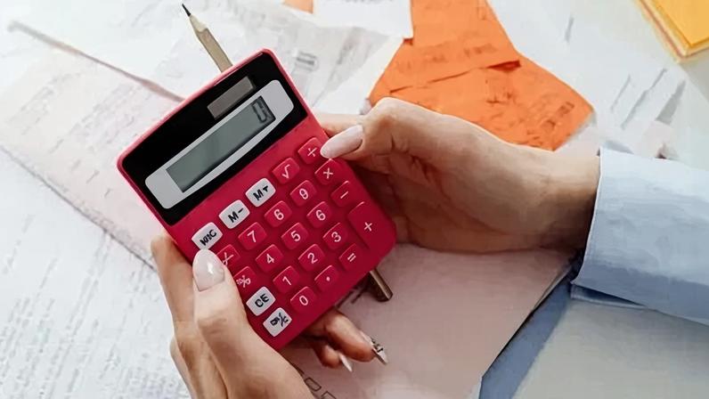 Financiamento libera acesso mais rápido ao imóvel, enquanto consórcio atrai compradores que priorizam planejamento e menor exposição aos juros bancários