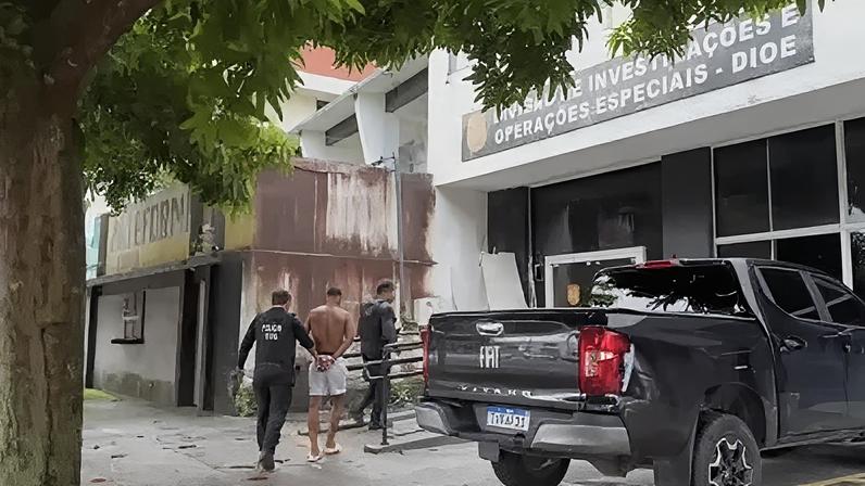 O homem recebeu voz de prisão em flagrante pelo crime de receptação