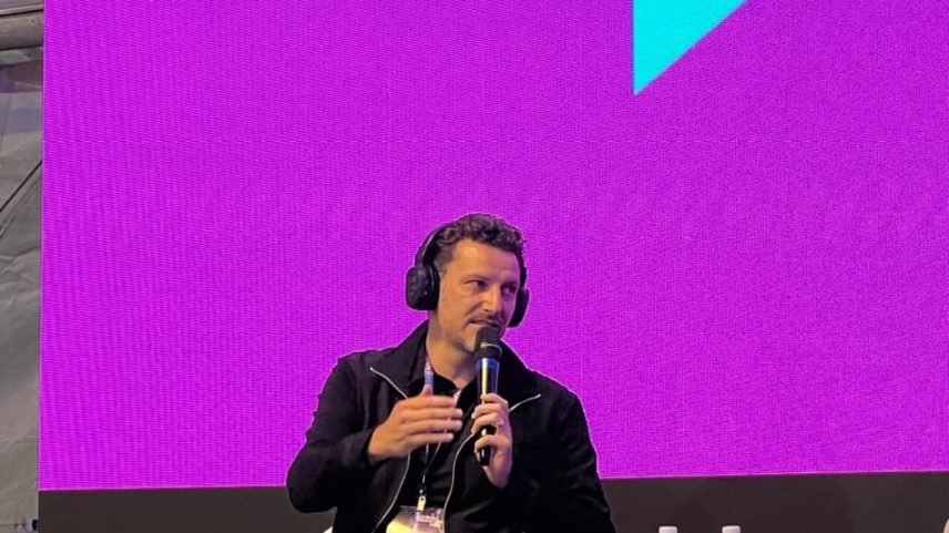 Elano, durante o painel do São Paulo Innovation Week, que participou ao lado de Paulo André, ex-Corinthians. (Crédito: Vinicius Spada/Lance!)