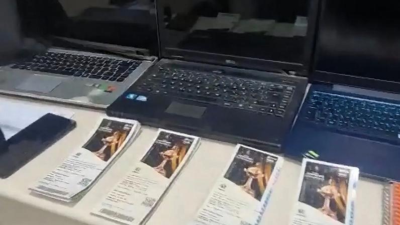 Ingressos falsos encontrados na Operação Cartão Vermelho (Polícia Civil/Divulgação)