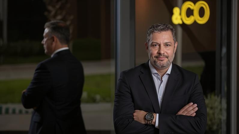 Alex Medeiros, diretor de GRC e Privacidade da MRV&CO, afirma que o relatório amplia a transparência sobre práticas de conformidade e governança da companhia