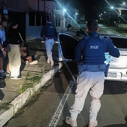 PRF encontra 21 imigrantes em carros e prende coiotes em Roraima