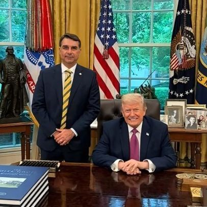 Governo vê possível jogo duplo de Trump após encontro com Flávio Bolsonaro