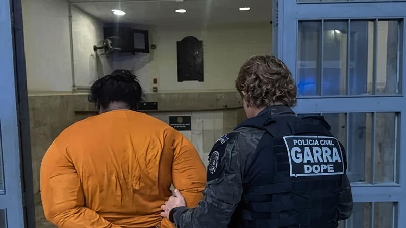 Foram cumpridos seis mandados de busca e apreensão domiciliar e quatro mandados de prisão preventiva