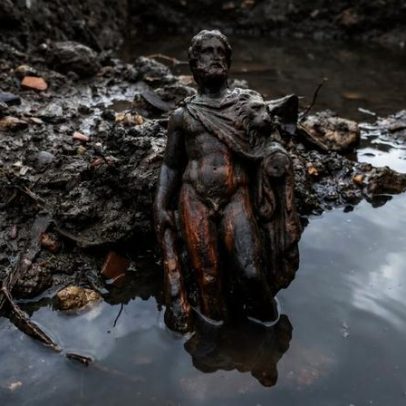 Escultura de Hércules em madeira, submersa 1.700 anos em Ibiza, achado