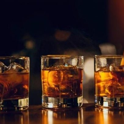 Entenda os Diferentes Estilos de Uísque Além do Scotch