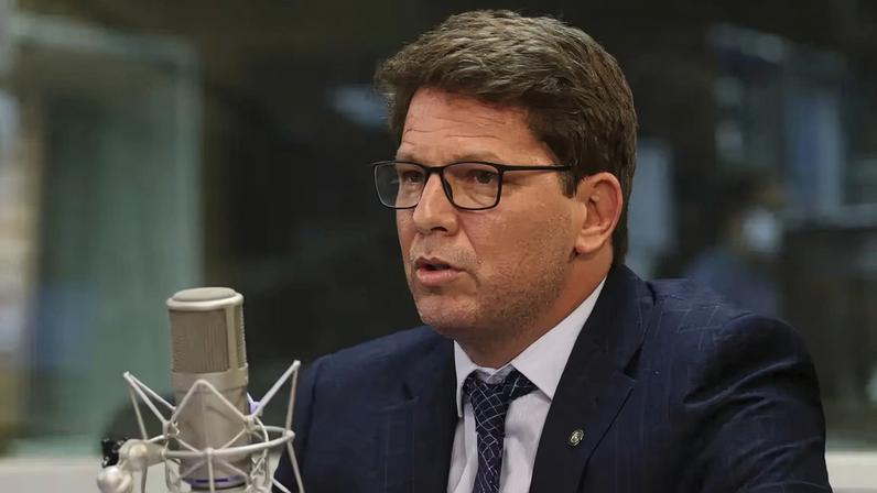 A suprema corte tem tentado intimar o parlamentar na investigação sobre a liberação de emendas parlamentares