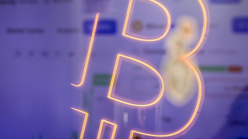 Analistas veem demanda institucional mais resiliente como principal fator por trás da nova alta do bitcoin.